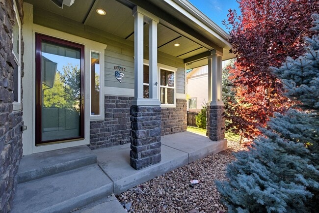 Building Photo - Beacon Point 5 Bedroom Ranch, 3-Car Garage...