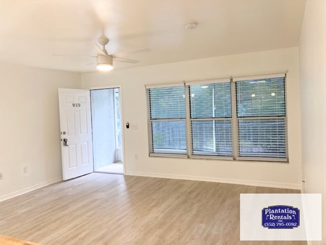 Building Photo - Available Soon! Recently Remodeled!