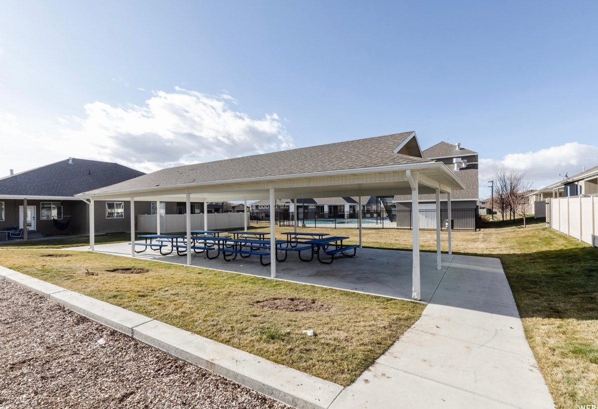Hoa picnic area - 145 E 620 S