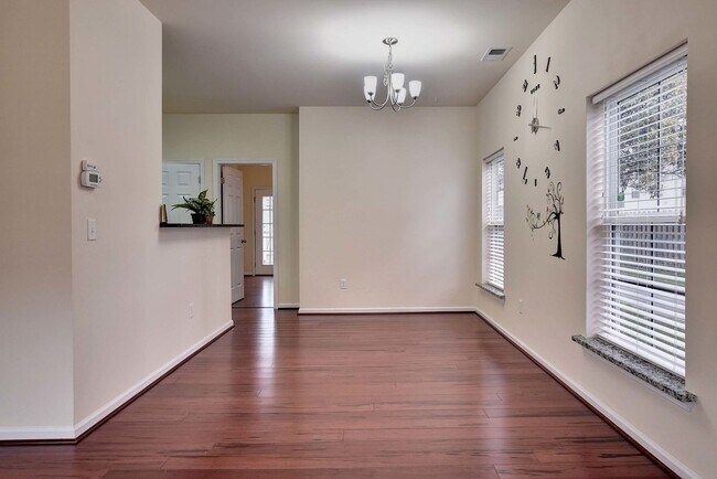 Building Photo - Spacious 3 Bedroom 2.5 Townhome Near Fort Eustis - Granite Kitchen & Fenced In Backyard