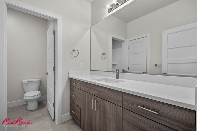 Building Photo - NEW 3 Bedroom Townhome in Washington!