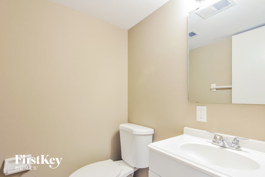 Building Photo - 5708 Madlar Ln