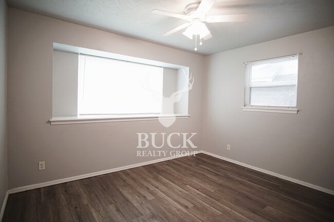 Building Photo - 2804 SW 82nd St