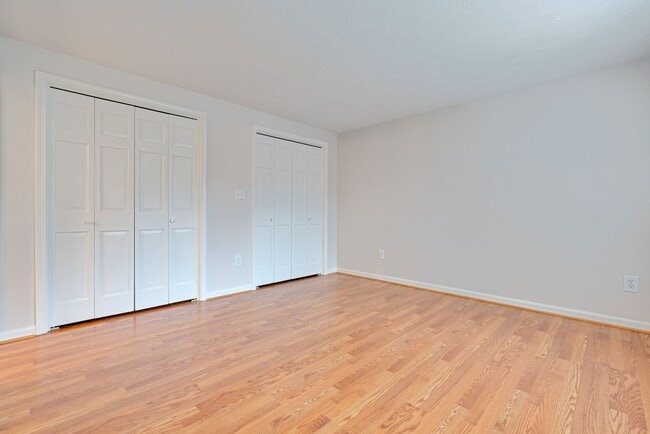 Building Photo - Charming Single Family Home offering  3-be...
