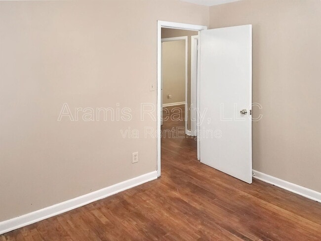 Building Photo - 2642 Santa Monica Dr NW