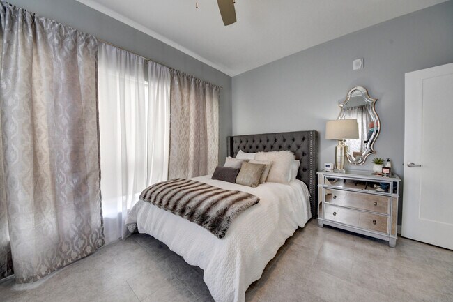 Building Photo - The Metropolitan - Floors 1-3