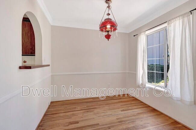 Building Photo - 8451 La Mesa Blvd