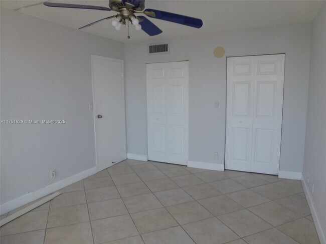 Building Photo - 17021 N Bay Rd