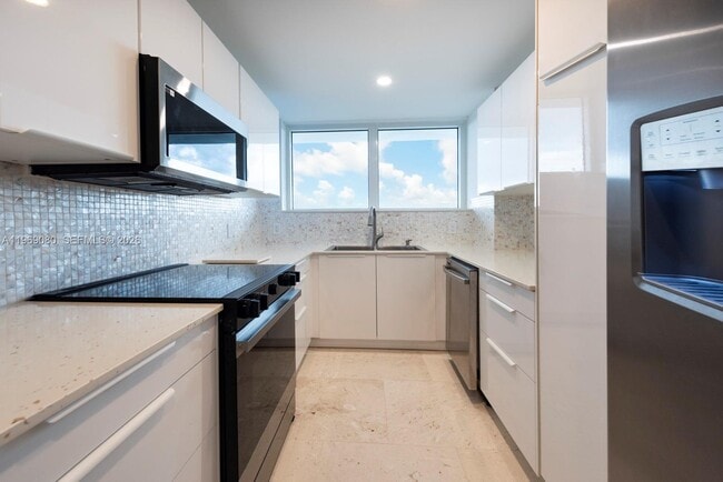 Building Photo - 333 Sunset Dr