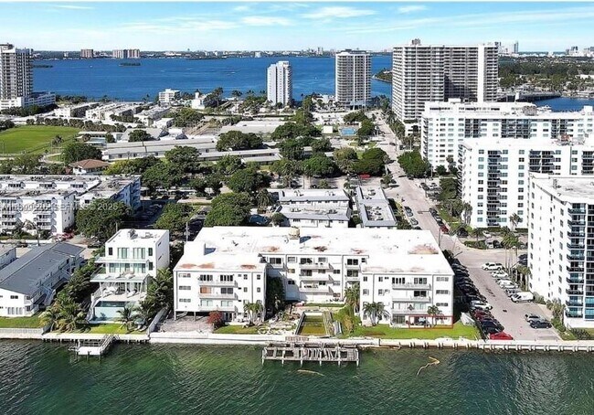 Building Photo - 1880 S Treasure Dr