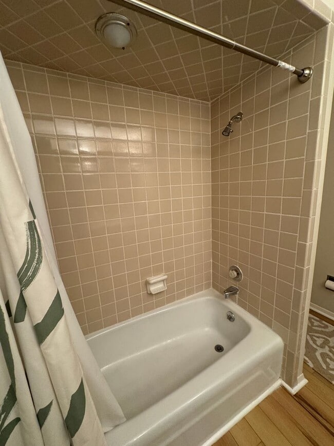Building Photo - GREAT SPACIOUS CONDO | GATED | MEDICAL CEN...