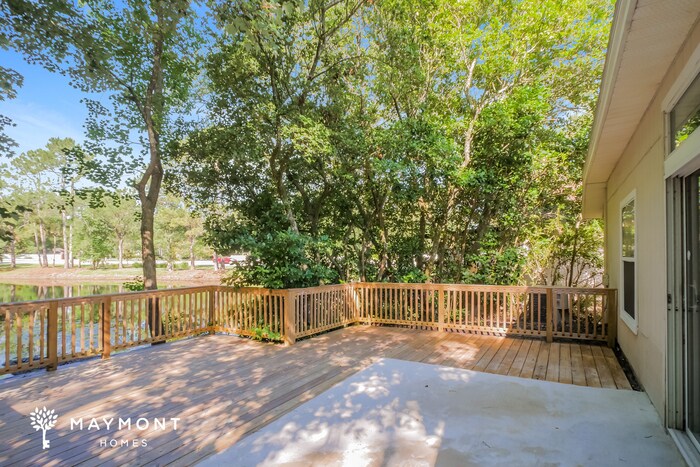 Building Photo - 884 Putters Green Way N