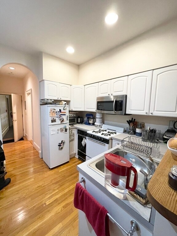 Building Photo - 29 Anderson St