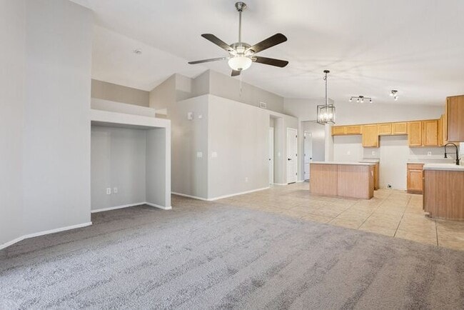 Building Photo - Nice 3 bedroom 2 bath