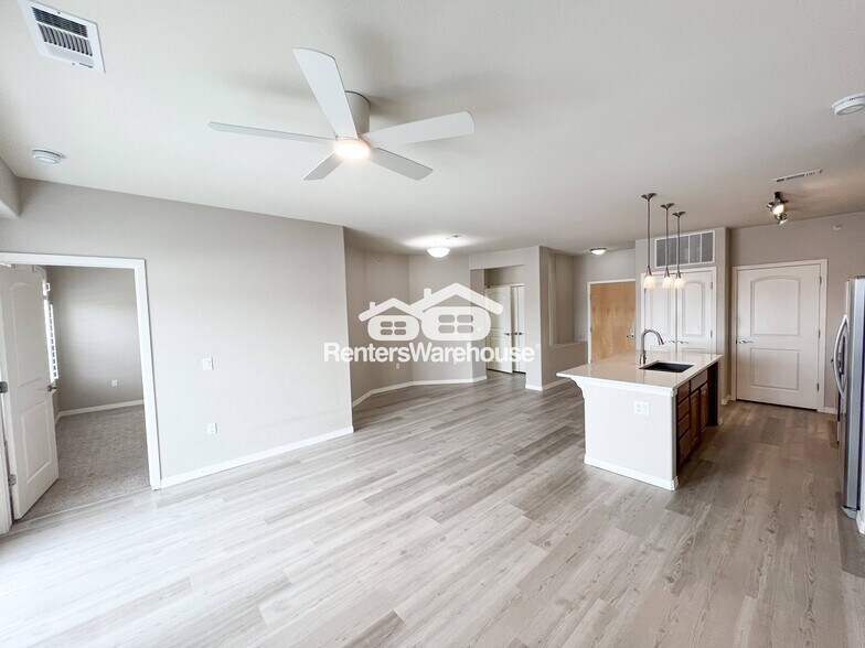 Building Photo - 10176 Park Meadows Dr