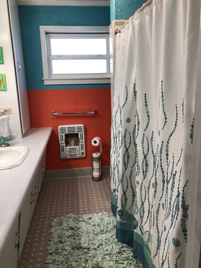 Bathroom again - 1718 E Lee St
