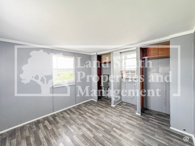 Building Photo - 425 Longfellow Blvd