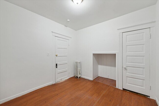 Building Photo - 4 Bedroom 2 Bath $1,500