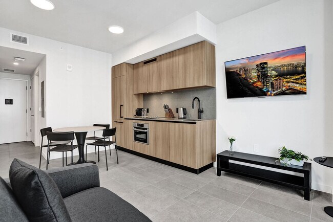 Building Photo - 121 NE 5th St