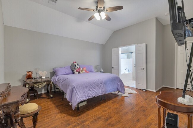 Building Photo - 16115 Charter Rock Dr