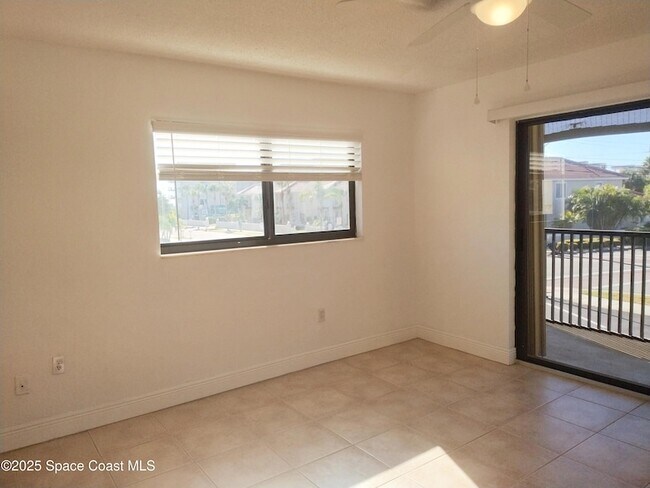 Building Photo - 7101 Ridgewood Ave