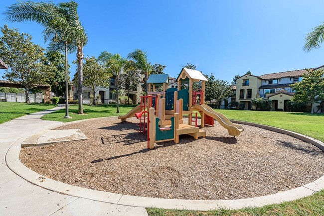 Building Photo - Serenity and Luxury Abound in Eastlake!