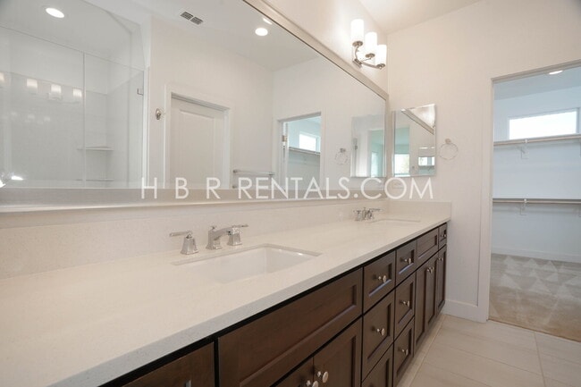 Building Photo - Hansen Village: Spacious 4-Bed Two Story H...