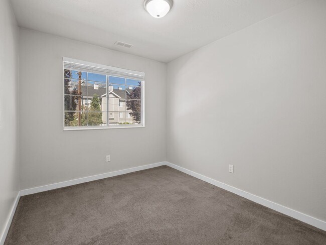 Building Photo - 100 E 600 S