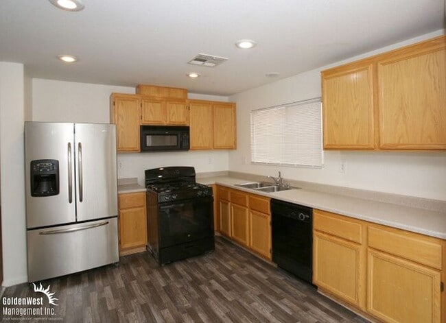Building Photo - Beautiful 3Bdm 2.5Ba Home near Centennial ...