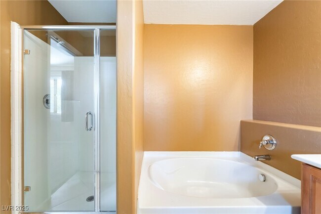 Building Photo - 2621 Le Pontet Terrace