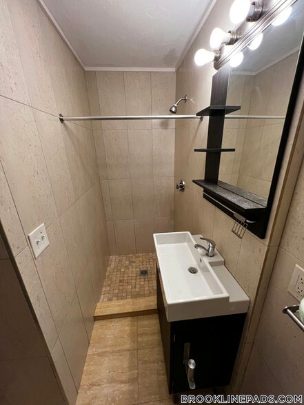 Building Photo - 1203 Beacon St