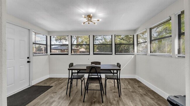 Building Photo - 1357 S Betty Ln