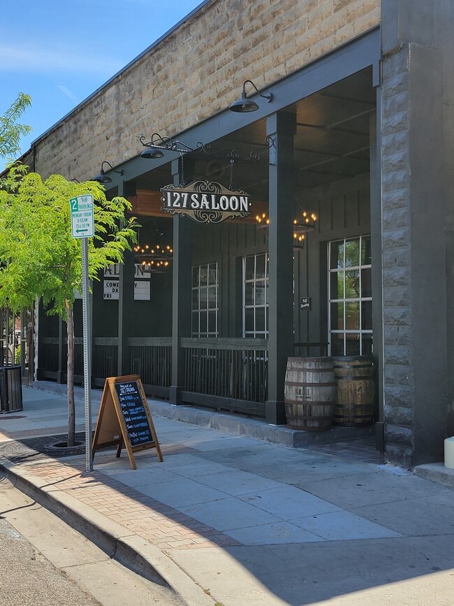 Building Photo - 2122 W Pine Ave