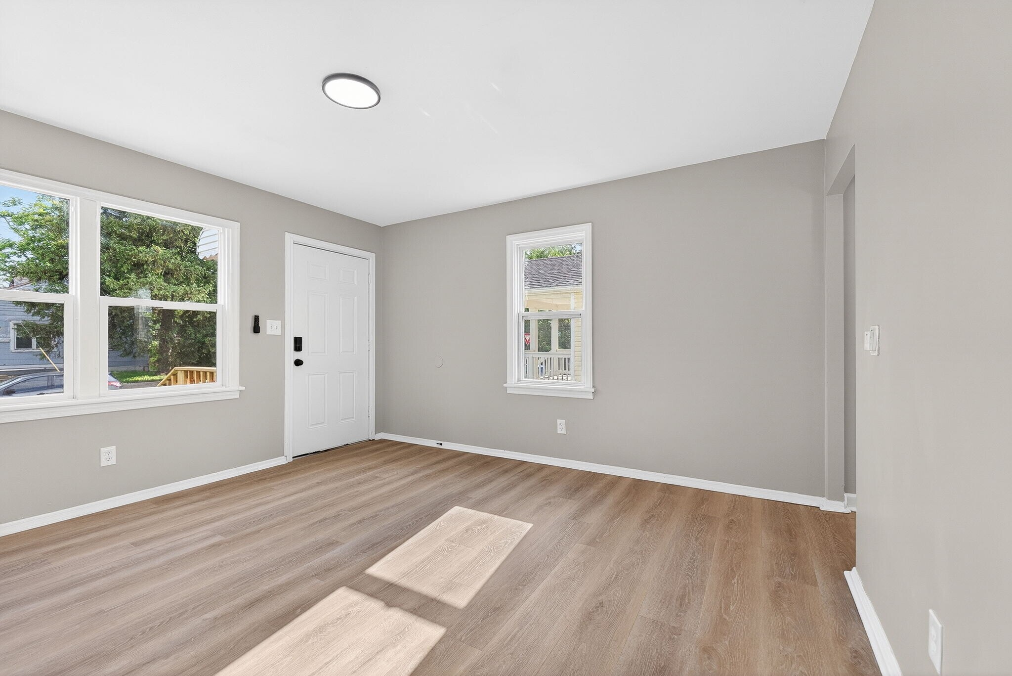 Building Photo - 1437 E 19th Ave