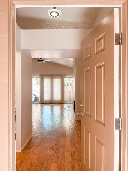 Entering through front door - 1915 N Scovel St