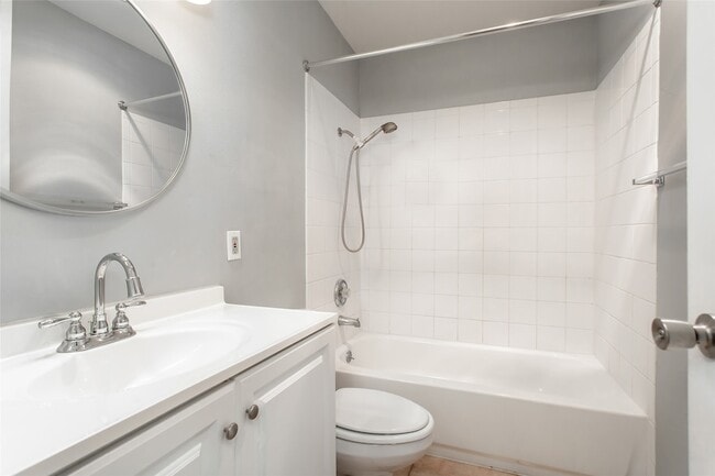 Building Photo - 2121 Travis Dr