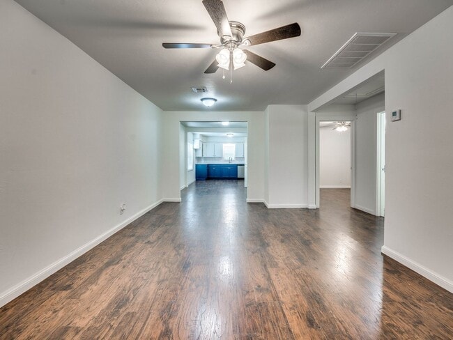 Building Photo - 4 bedroom 2 bath home in Shawnee!