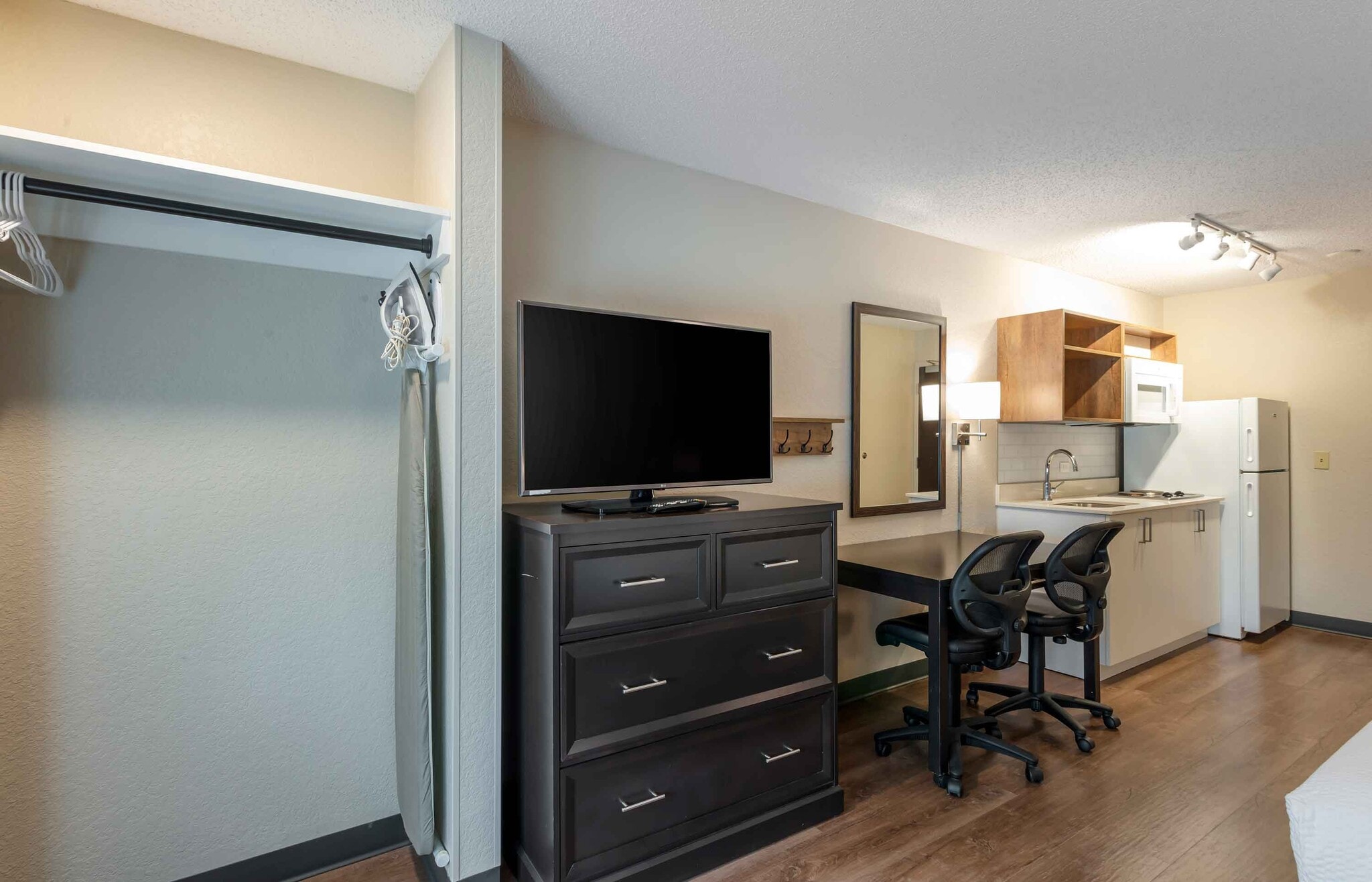 Building Photo - Furnished Studio-San Francisco - San Mateo - SFO