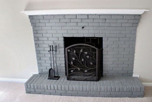 Building Photo - Charming Corner Lot Brick Home With 3-Bedr...