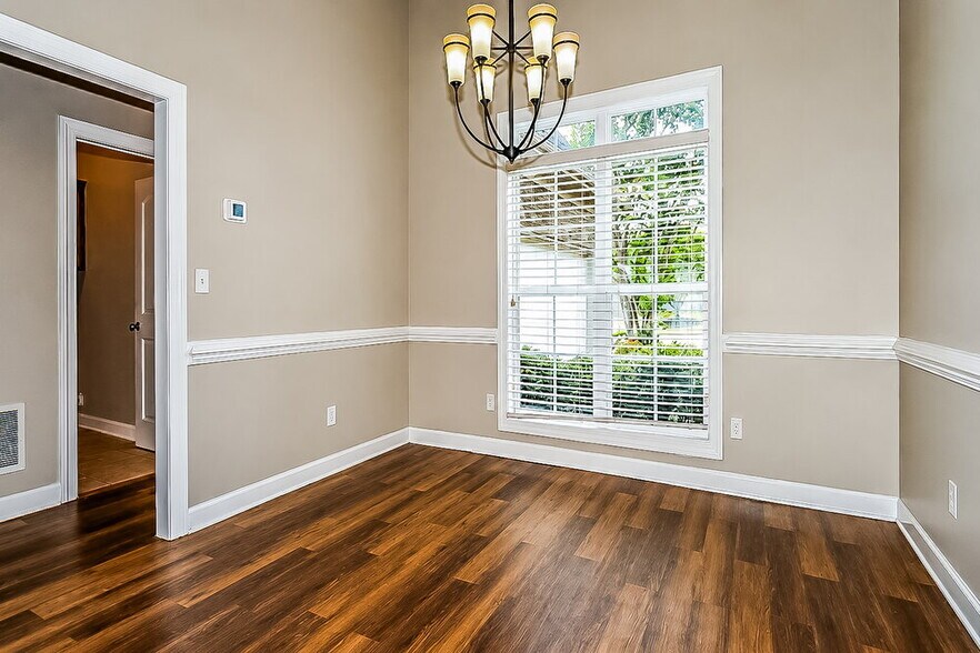 Building Photo - 4378 Bloombury St