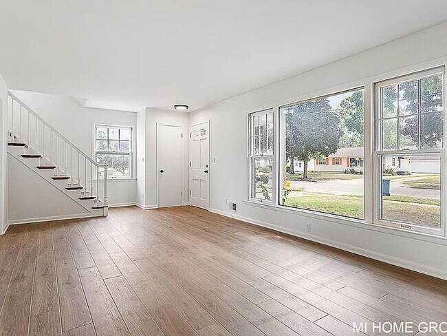 Building Photo - Lovely 3 Bedroom North East Grand Rapids