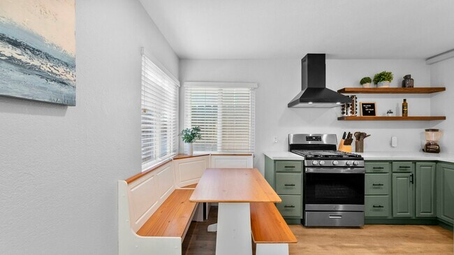 Building Photo - 806 W Brookes Ave