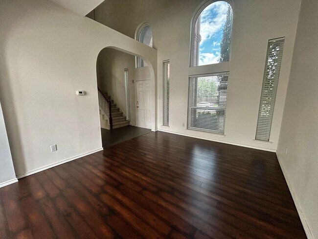 Building Photo - Spacious Home in BISD