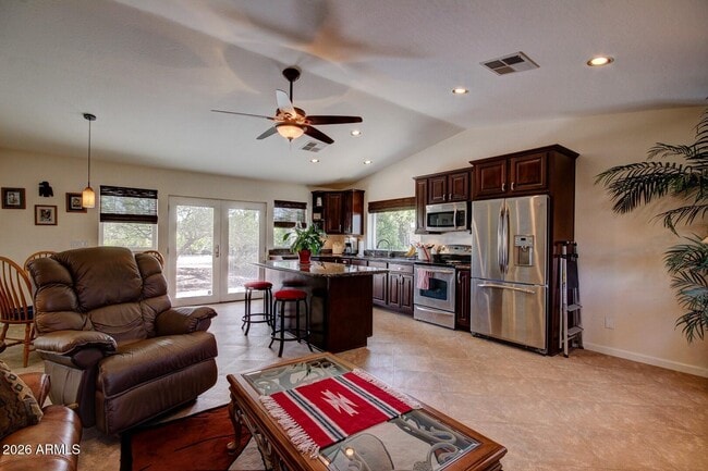 Building Photo - 6012 W Grovers Ave