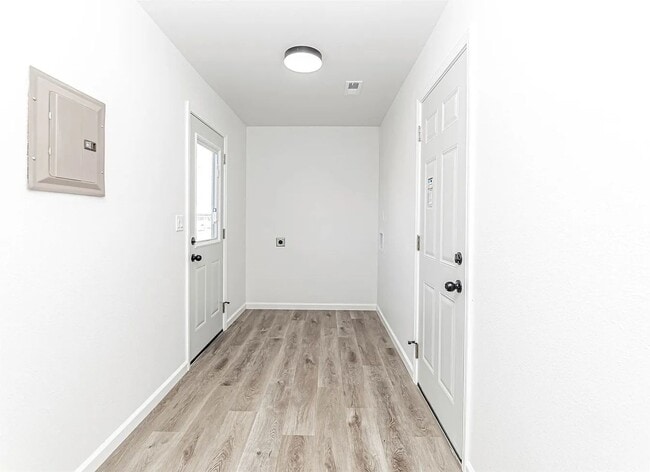 Building Photo - Charming 2 Bedroom Rental