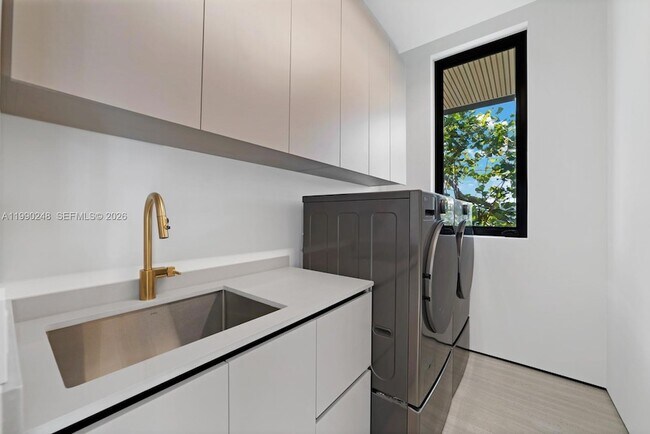 Building Photo - 641 Flamingo Dr