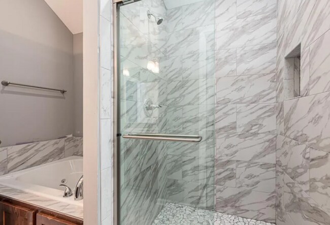 Building Photo - Don't miss out on this beautiful home!