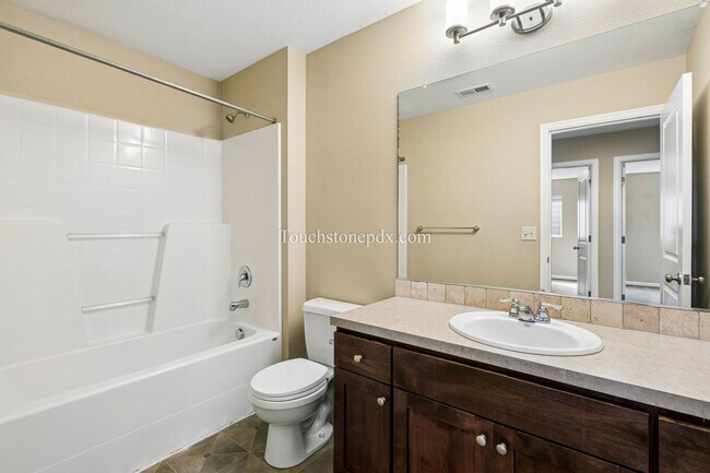 Building Photo - Spacious 4 BR 2.5 BA Home in Damascus