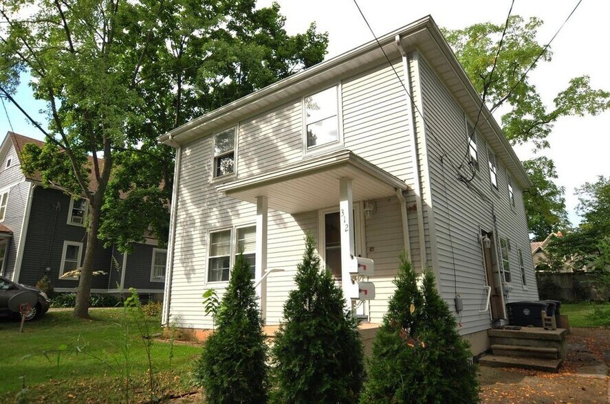 Building Photo - 312 S 7th St