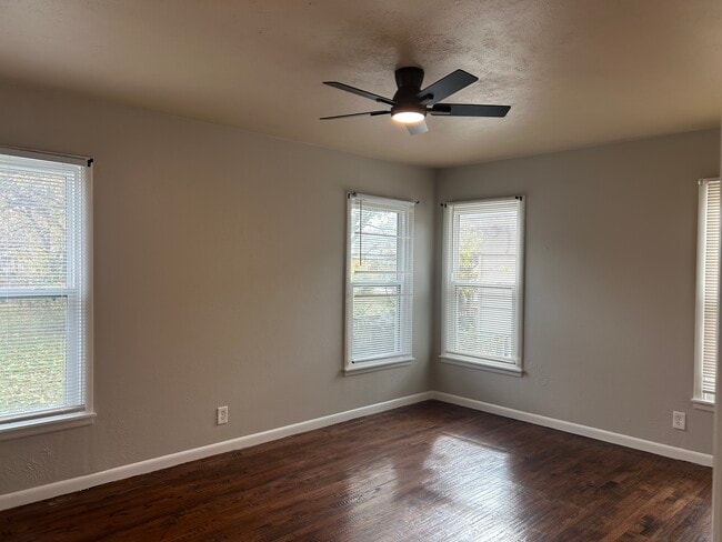 Building Photo - 3504 Jane Ln